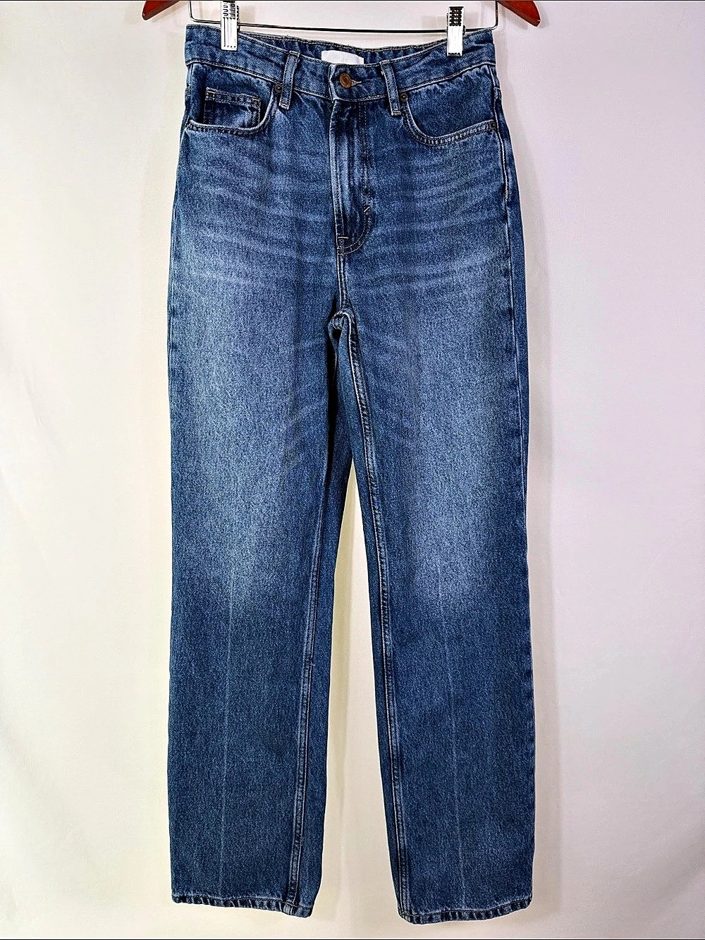 H&M High Waist Straight Leg Jeans Straight Leg Denim in Blue. Womens Size 4
